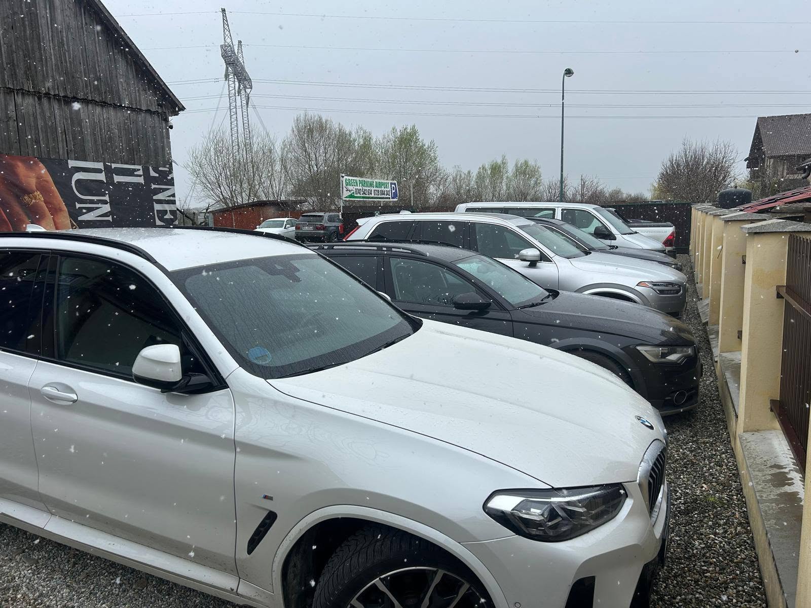 Mașinile clienților parcate în siguranță la GreenParking Airport